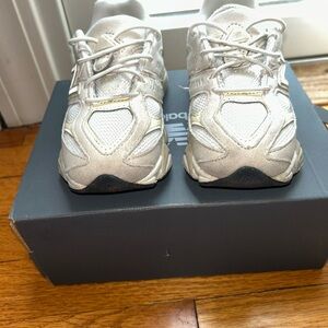 New balance 9060 white beige